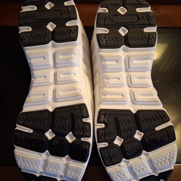 Calto Mens Leather and Fabric Athletic Shoes $60 - Picture 3 of 3